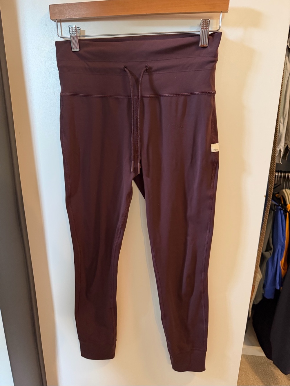 Vuori Women’s Daily High-Waist Leggings in Plum